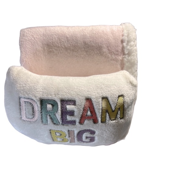 NWOT Plush Dreamy Blanket 🌈 - Picture 2 of 4